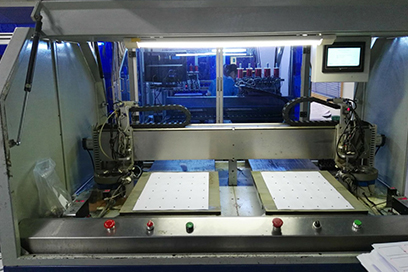 自動裝填芯片機(jī)1